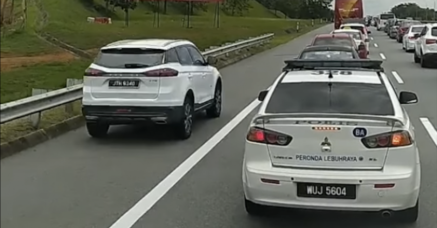 Instant karma for emergency lane abuser on Malaysian highway – don’t cut the queue, you’re not special 1451225