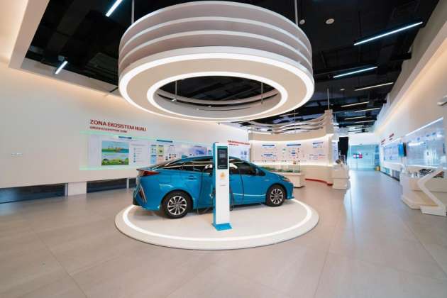 Toyota xEV Center diluncurkan di Indonesia untuk memamerkan elektrifikasi, inisiatif hijau, dan teknologi.