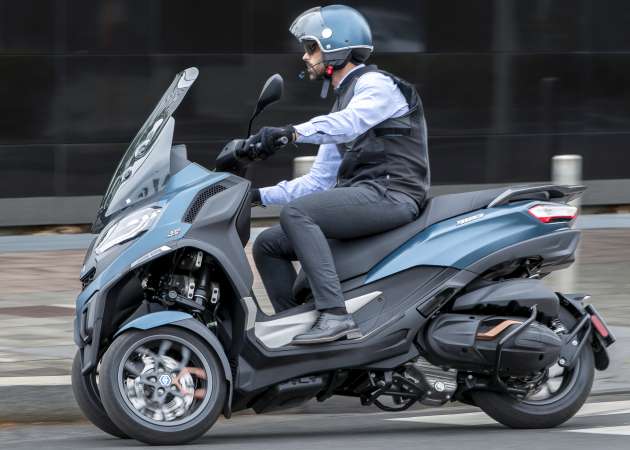 2022 Piaggio MP3 530 HPE three-wheeler, complete makeover and tech update, rear view cam and radar