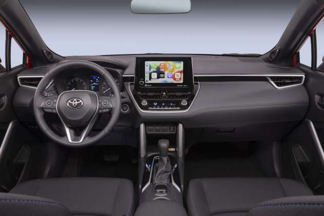 Toyota Corolla Cross Hybrid 2023 untuk USA berwajah sama versi Jepun; 194 hp, AWD, kit keselamatan aktif