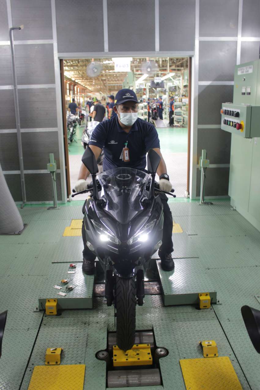 GALERI: Kilang Modenas ikut SOP Jepun pasang Kawasaki, dapat mesin ujian khas pertama di ASEAN 1470502