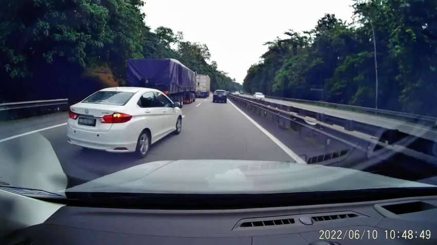 Slow car cuts into right lane on highway, causes accident – check mirrors, keep your distance, people 1474173