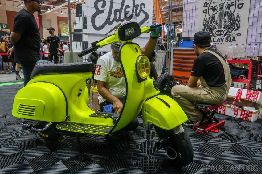 Two electric Vespa scoots for lucky draw prizes at 2022 Art of Speed Kustom and Kulture show, Serdang 1478941