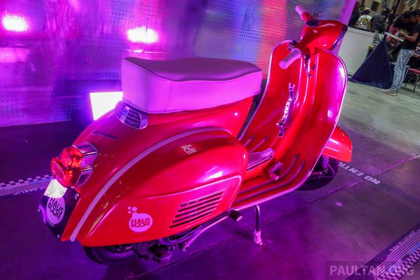 Two electric Vespa scoots for lucky draw prizes at 2022 Art of Speed Kustom and Kulture show, Serdang 1478952