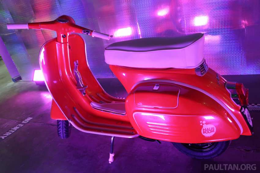 Two electric Vespa scoots for lucky draw prizes at 2022 Art of Speed Kustom and Kulture show, Serdang 1478955