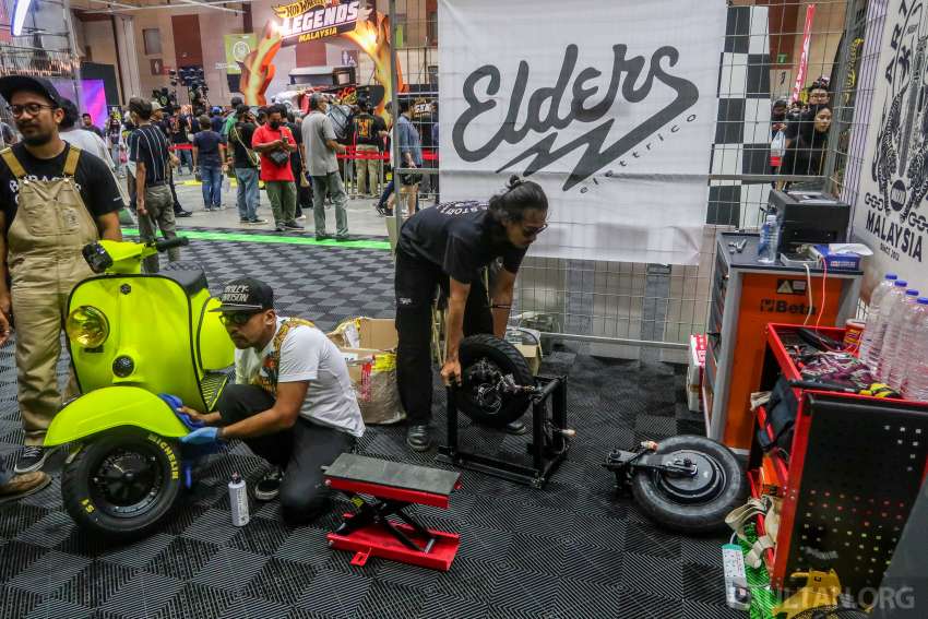 Two electric Vespa scoots for lucky draw prizes at 2022 Art of Speed Kustom and Kulture show, Serdang 1478943