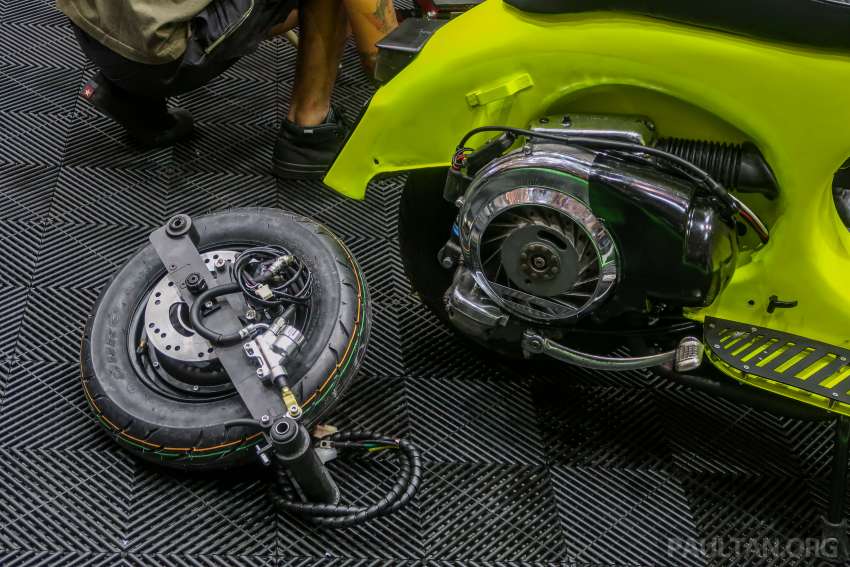 Two electric Vespa scoots for lucky draw prizes at 2022 Art of Speed Kustom and Kulture show, Serdang 1478949