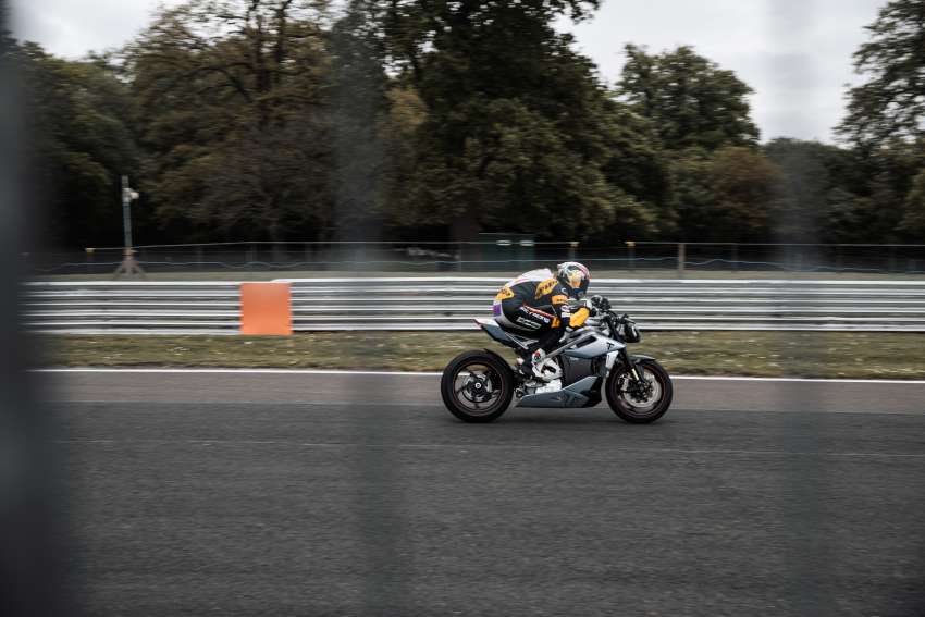 Triumph completes Phase 4 testing of Project TE-1 electric motorcycle, 0 to 100 km/h in 3.5 seconds 1482566