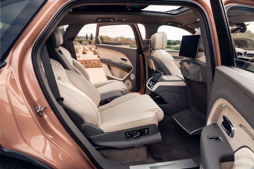 Bentley says the Bentayga EWB’s Airline Seat Specification is the most advanced car seat ever 1480947
