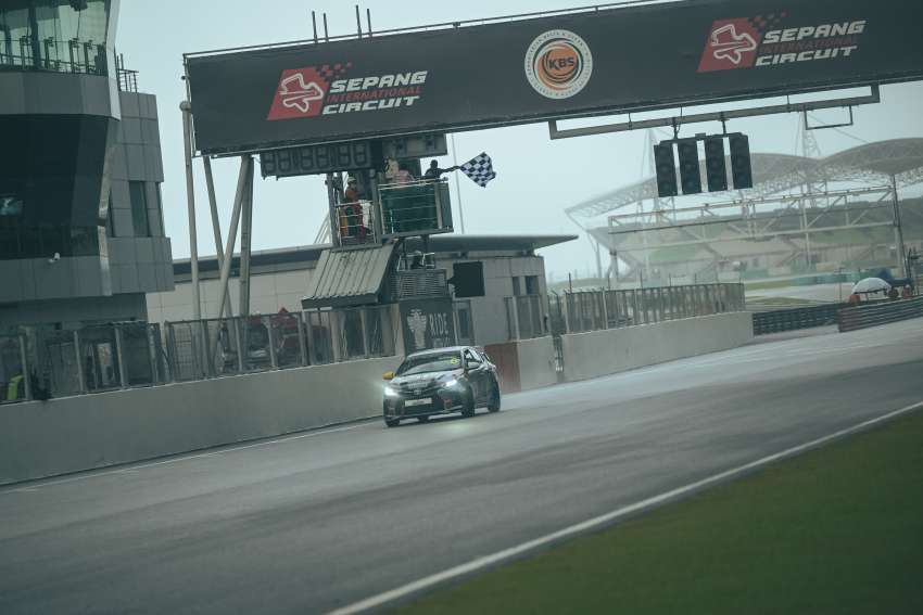 Toyota Gazoo Racing Vios Sprint Cup Round 2 – Eddie Lew, Putera Adam win Race 1 in rain-soaked Sepang 1489016