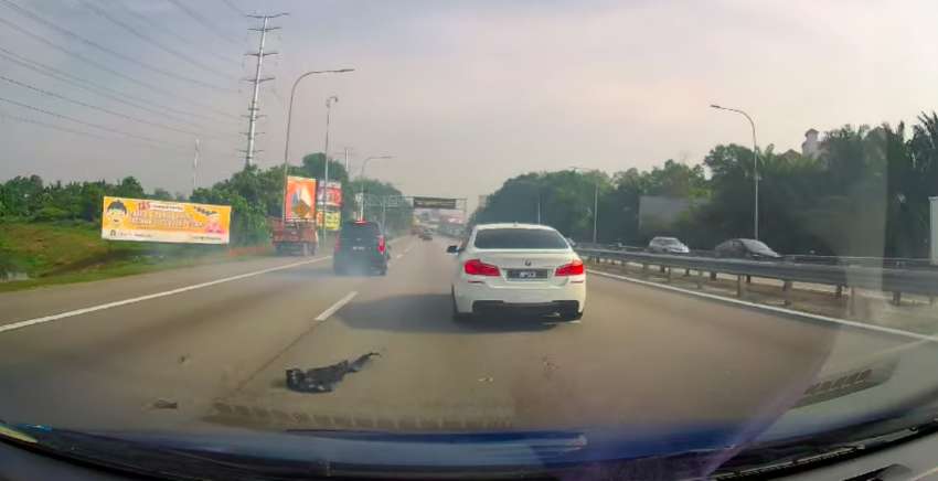 Proton X50 driver makes sudden lane change, Toyota Avanza fails to avoid in time – look before you move 1485005