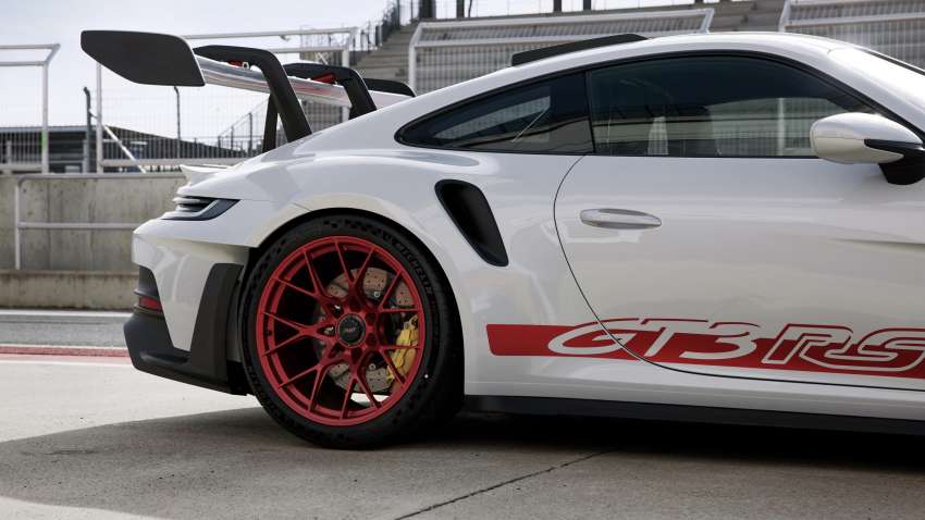 992 Porsche 911 GT3 RS revealed – first Porsche with DRS, 525 PS and 465 Nm, 0-100 km/h in 3.2 seconds 1500906