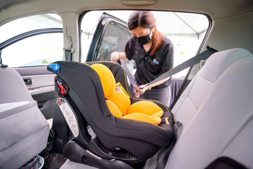 BMW Malaysia presents 90 fully subsidised child car seats to B40 families under its NEXTStep programme 1497191