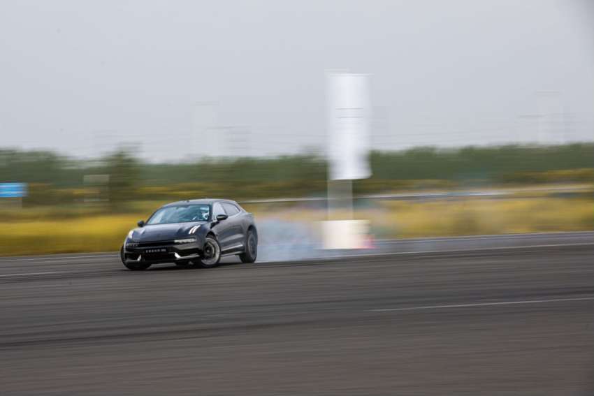 Zeekr 001 sets two new Guinness World Records – fastest drift at 208 km/h and fastest slalom by an EV 1501921