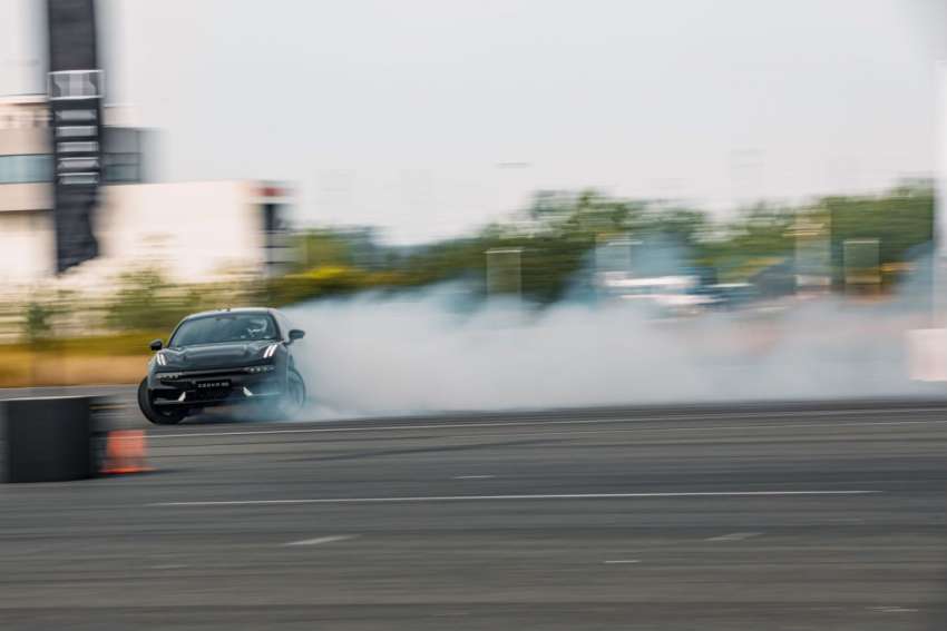 Zeekr 001 sets two new Guinness World Records – fastest drift at 208 km/h and fastest slalom by an EV 1501914