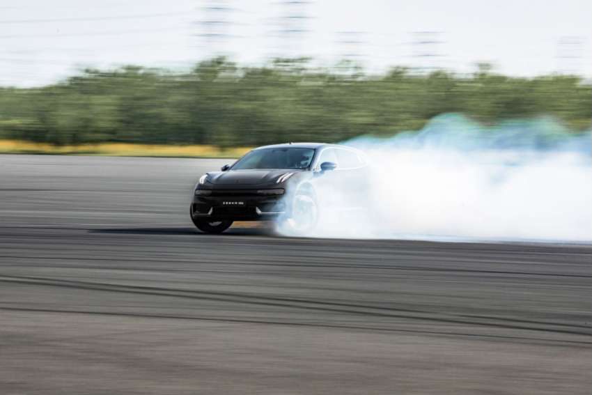 Zeekr 001 sets two new Guinness World Records – fastest drift at 208 km/h and fastest slalom by an EV 1501916