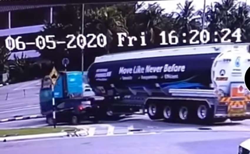 Perodua Myvi enters junction through fuel tanker blind spot, both collide – make sure you are in driver’s view 1494345