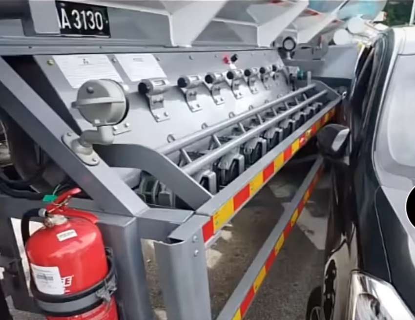 Perodua Myvi enters junction through fuel tanker blind spot, both collide – make sure you are in driver’s view 1494344