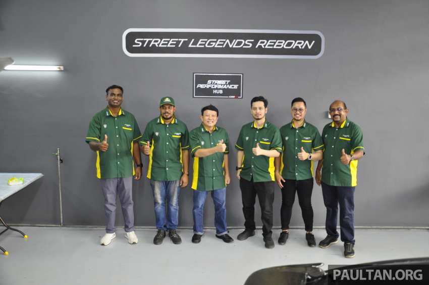 Pemilik Proton Satria Neo R3 Lotus Racing berkumpul di Dream Street Restoration, USJ hujung minggu lalu 1498982