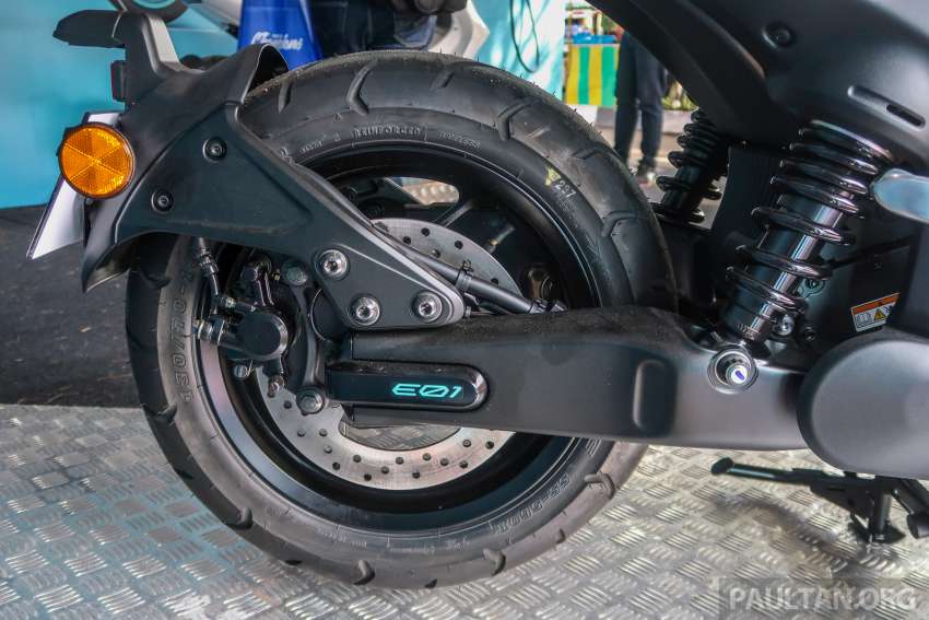Yamaha E-01 dipamer di Karnival GenBlu Teluk Batik – skuter elektrik berkuasa 10.9 hp, jarak gerak 80 km 1502422