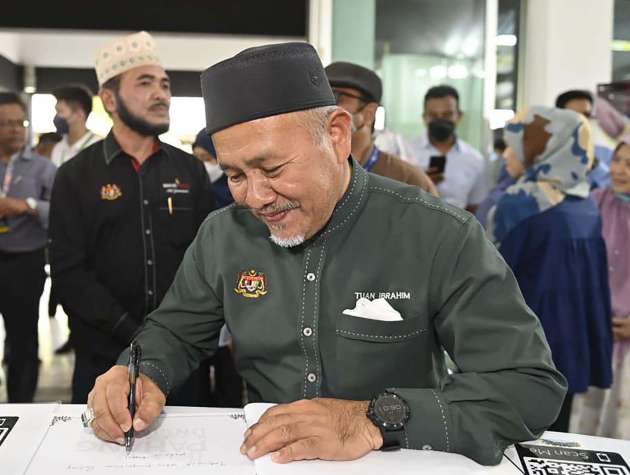 Malaysia akan mula guna kereta elektrik untuk kenderaan kerajaan, perolehan bermula 2023 – Menteri