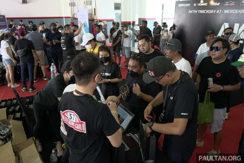 MINI owners enter Malaysia Book of Records for the ‘Largest MINI Cooper parade with the Jalur Gemilang’ 1506547