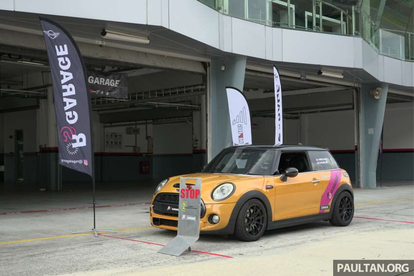 MINI owners enter Malaysia Book of Records for the ‘Largest MINI Cooper parade with the Jalur Gemilang’ 1506548