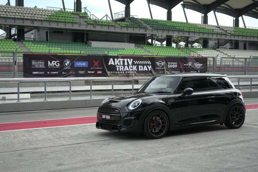 MINI owners enter Malaysia Book of Records for the ‘Largest MINI Cooper parade with the Jalur Gemilang’ 1506480