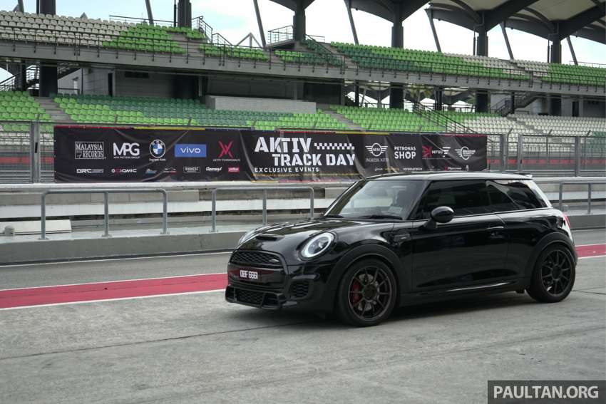 MINI owners enter Malaysia Book of Records for the ‘Largest MINI Cooper parade with the Jalur Gemilang’ 1506552