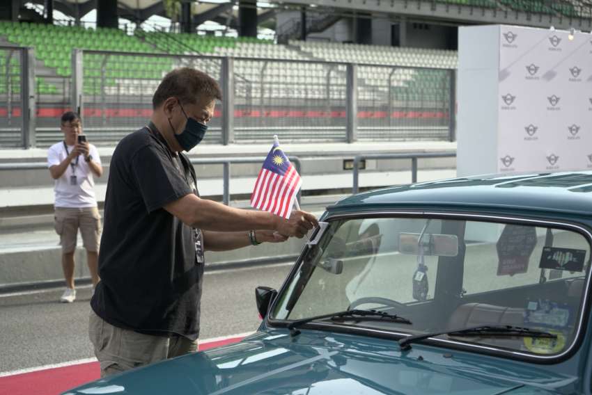 MINI owners enter Malaysia Book of Records for the ‘Largest MINI Cooper parade with the Jalur Gemilang’ 1506485