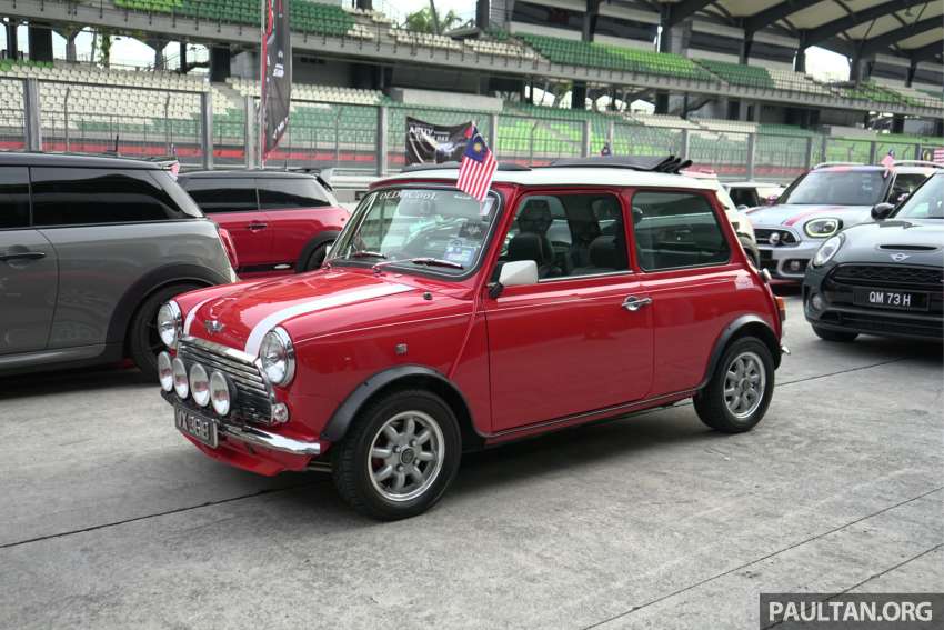 MINI owners enter Malaysia Book of Records for the ‘Largest MINI Cooper parade with the Jalur Gemilang’ 1506561