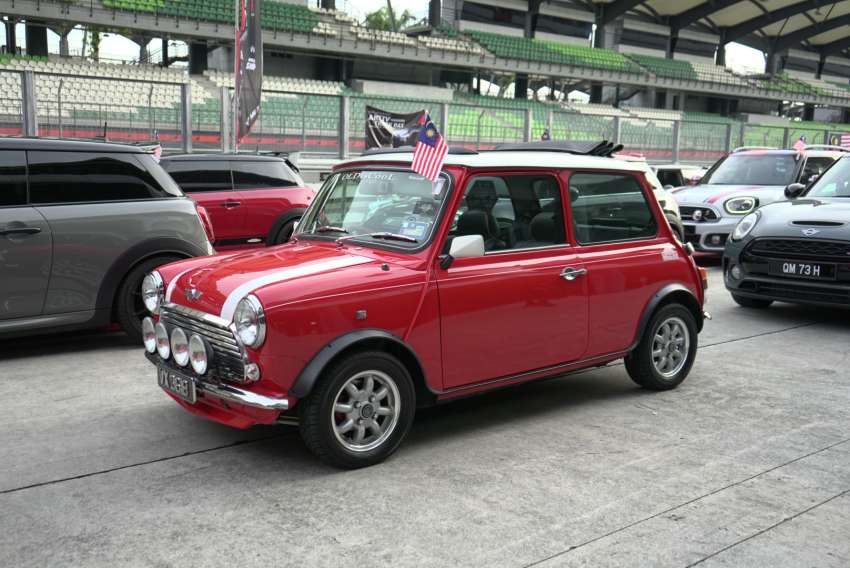 MINI owners enter Malaysia Book of Records for the ‘Largest MINI Cooper parade with the Jalur Gemilang’ 1506491