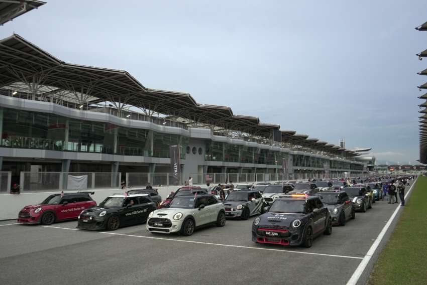 MINI owners enter Malaysia Book of Records for the ‘Largest MINI Cooper parade with the Jalur Gemilang’ 1506493