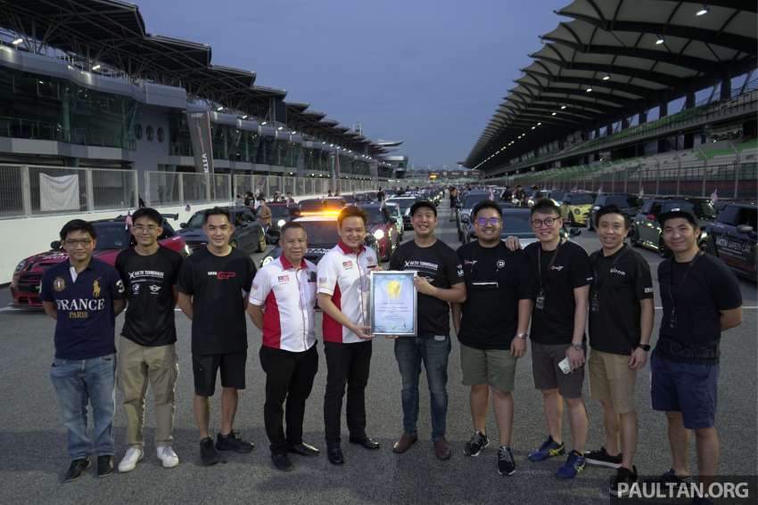 MINI owners enter Malaysia Book of Records for the ‘Largest MINI Cooper parade with the Jalur Gemilang’ 1506569