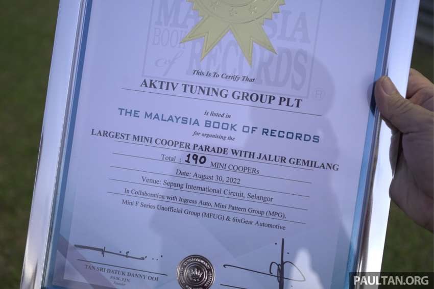 MINI owners enter Malaysia Book of Records for the ‘Largest MINI Cooper parade with the Jalur Gemilang’ 1506571