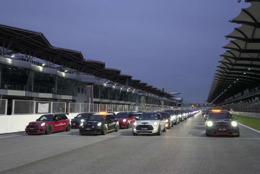 MINI owners enter Malaysia Book of Records for the ‘Largest MINI Cooper parade with the Jalur Gemilang’ 1506503