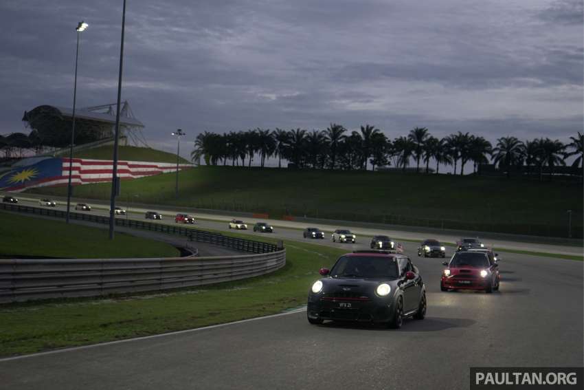 MINI owners enter Malaysia Book of Records for the ‘Largest MINI Cooper parade with the Jalur Gemilang’ 1506574