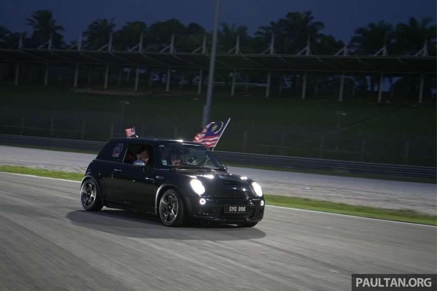 MINI owners enter Malaysia Book of Records for the ‘Largest MINI Cooper parade with the Jalur Gemilang’ 1506578