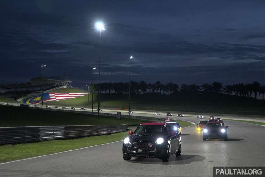 MINI owners enter Malaysia Book of Records for the ‘Largest MINI Cooper parade with the Jalur Gemilang’ 1506581