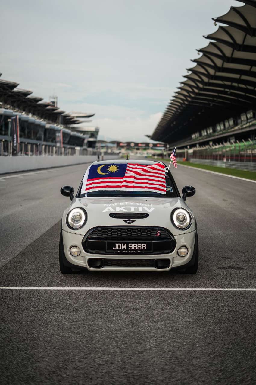 MINI owners enter Malaysia Book of Records for the ‘Largest MINI Cooper parade with the Jalur Gemilang’ 1506768