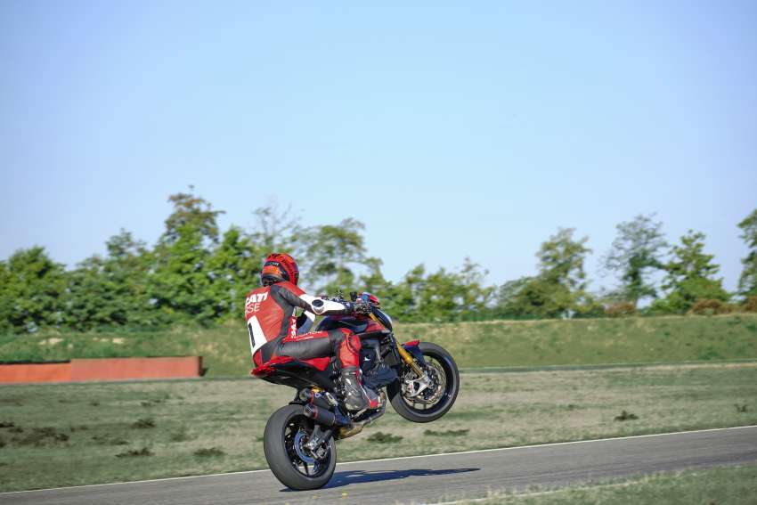 Ducati Monster SP 2023 diperkenal – versi prestasi terima peningkatan suspensi dan brek, 111 hp, 93 Nm 1513324