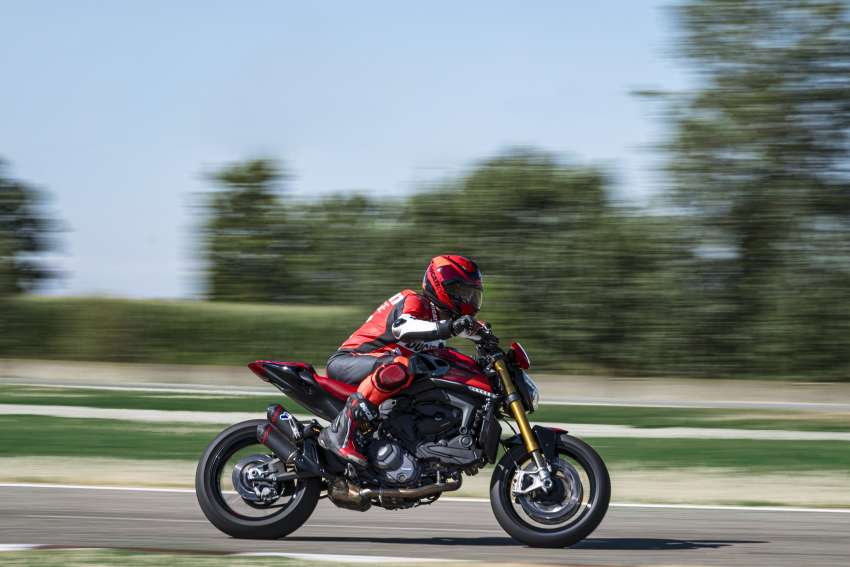 Ducati Monster SP 2023 diperkenal – versi prestasi terima peningkatan suspensi dan brek, 111 hp, 93 Nm 1513321