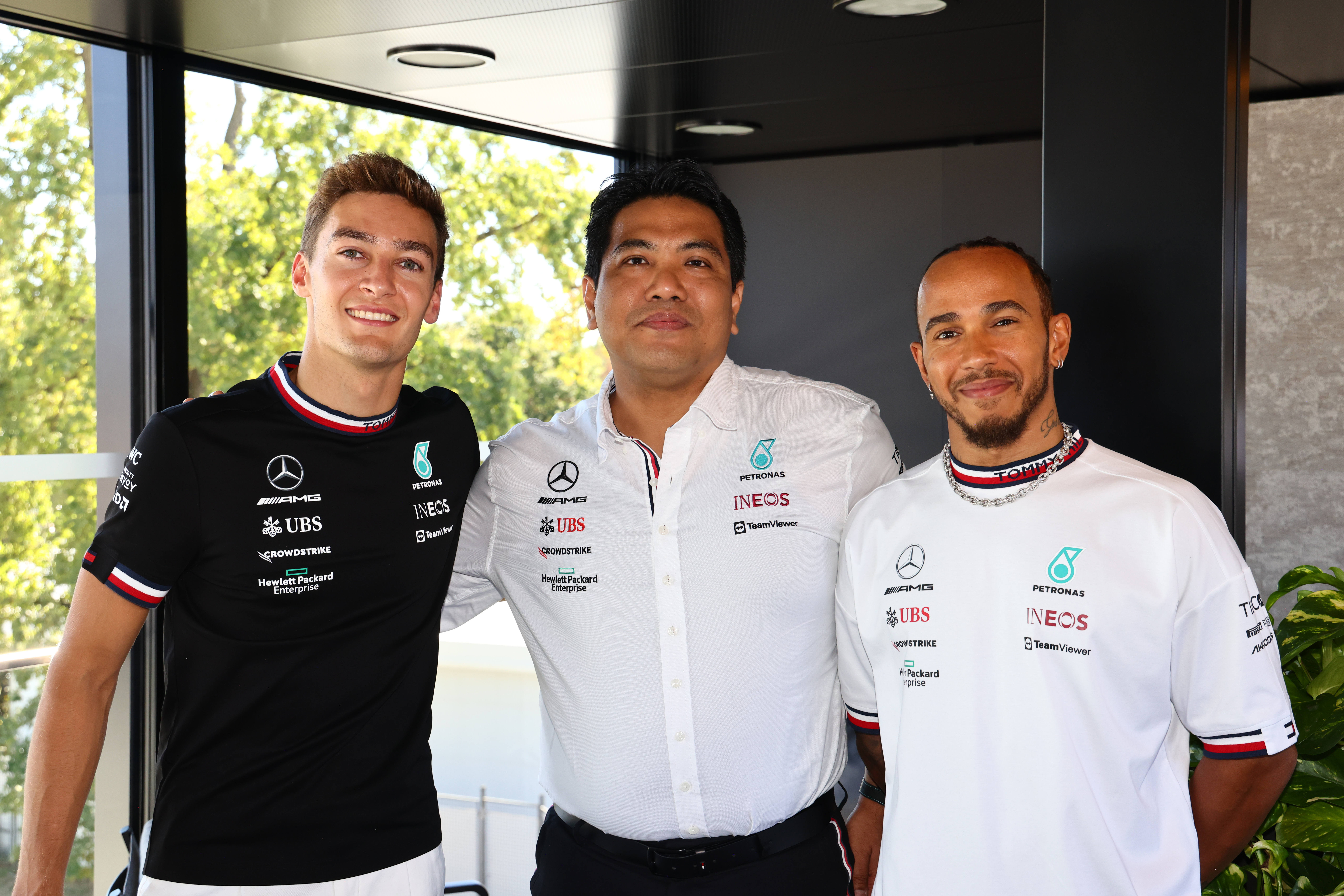 Mercedes-AMG-PETRONAS-F1-Team_Tengku-Muhammad-Taufik_Russell_Hamilton