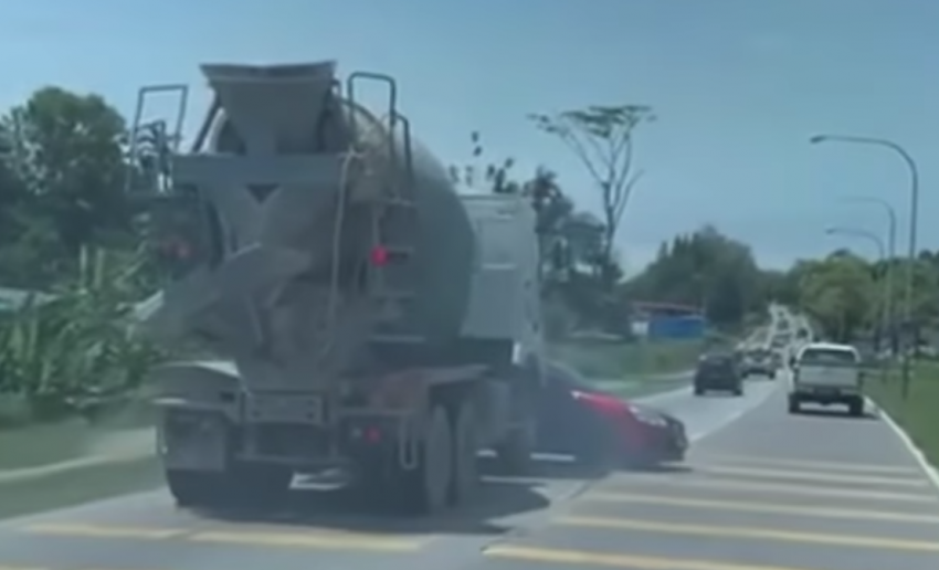 Saga gets into blind spot of cement lorry as they both turn, gets dragged – make sure you’re in trucks’ view 1507538