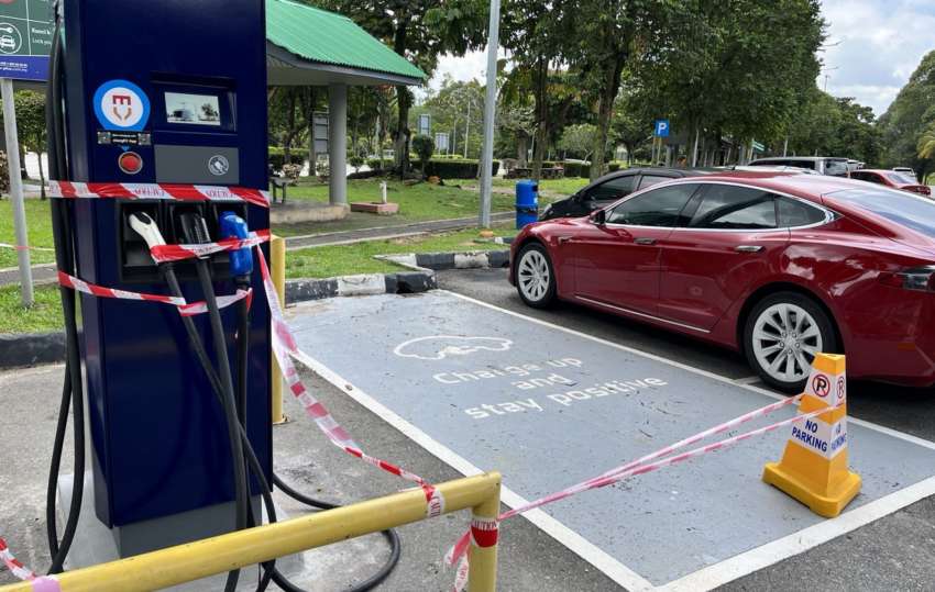 New 50 kW DC fast charger at Ayer Keroh R&R south-bound with CCS2, CHAdeMO and Type 2 guns 1506697