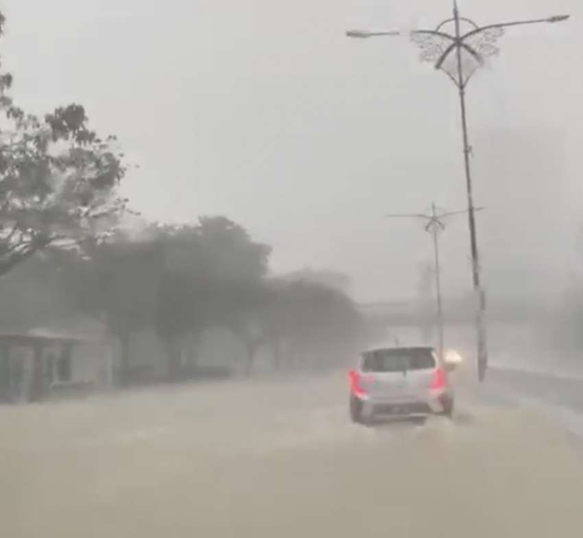 Danga Bay flash flood – the end-2022 monsoon season is here, get special perils car insurance add-on! 1517036