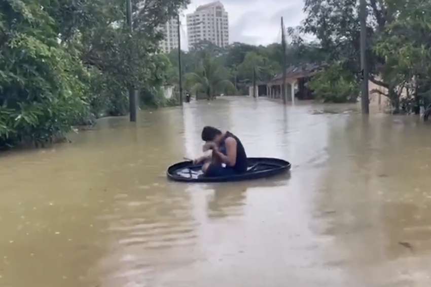 Danga Bay flash flood – the end-2022 monsoon season is here, get special perils car insurance add-on! 1517037