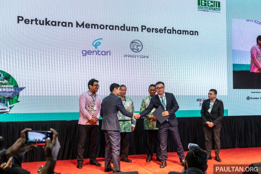 Proton Pro-Net and Petronas Gentari exchange MOU docs – 20 DC chargers in 2023 for smart EV launch 1527669