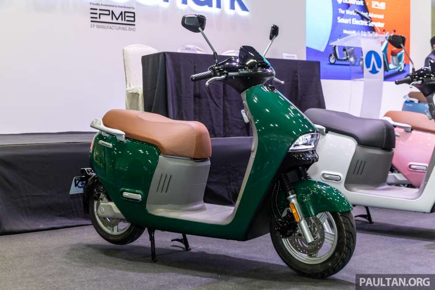 Blueshark R1 electric scooter shown at IGEM Malaysia 1527197
