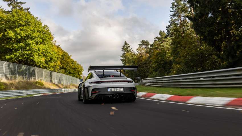 992 Porsche 911 GT3 RS is the fastest NA production car to lap the Nürburgring track – 6:49.328 minutes 1528165